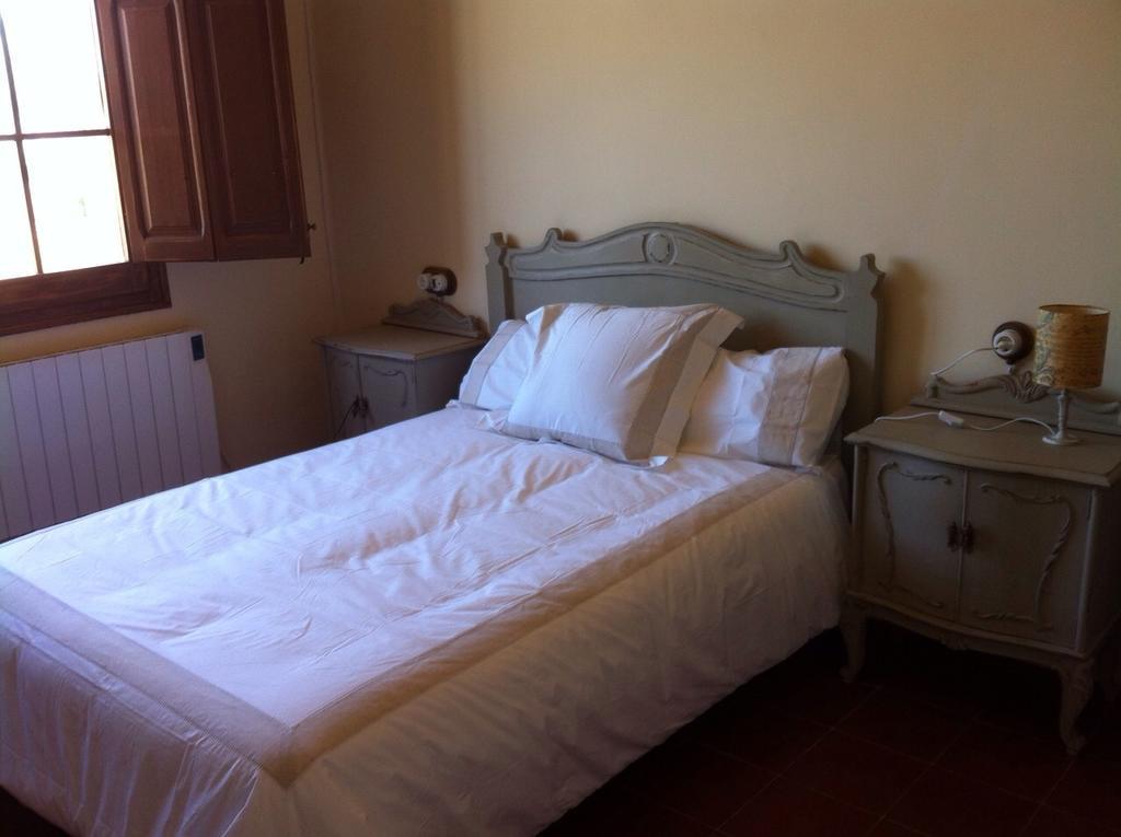 Mas Perdiueta Guest House Alforja Ruang foto